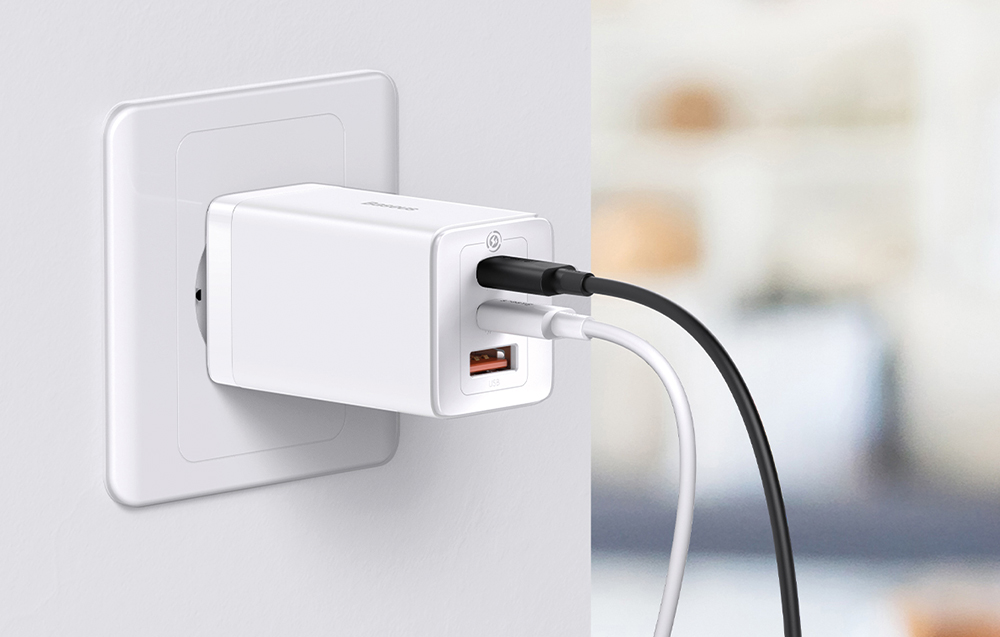 Baseus GaN5 Pro 65W väggladdare - 2xUSB-C, USB-A - Vit