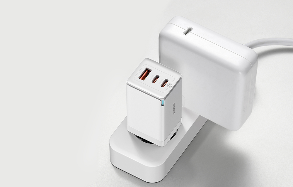 Baseus GaN5 Pro 65W väggladdare - 2xUSB-C, USB-A - Vit