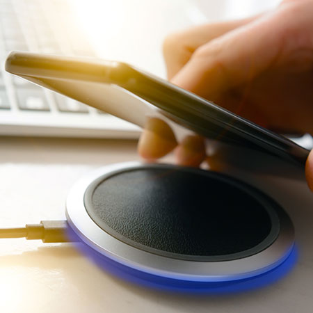 Smartphone på Qi laddare